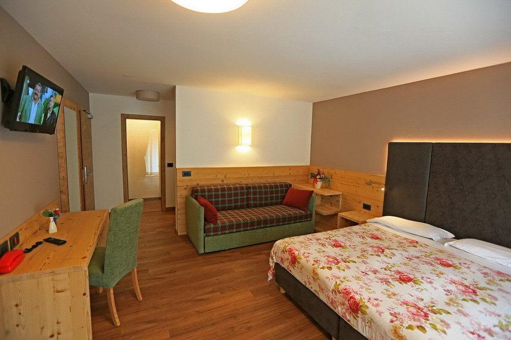 Hotel San Giovanni Vigo di Fassa Luaran gambar